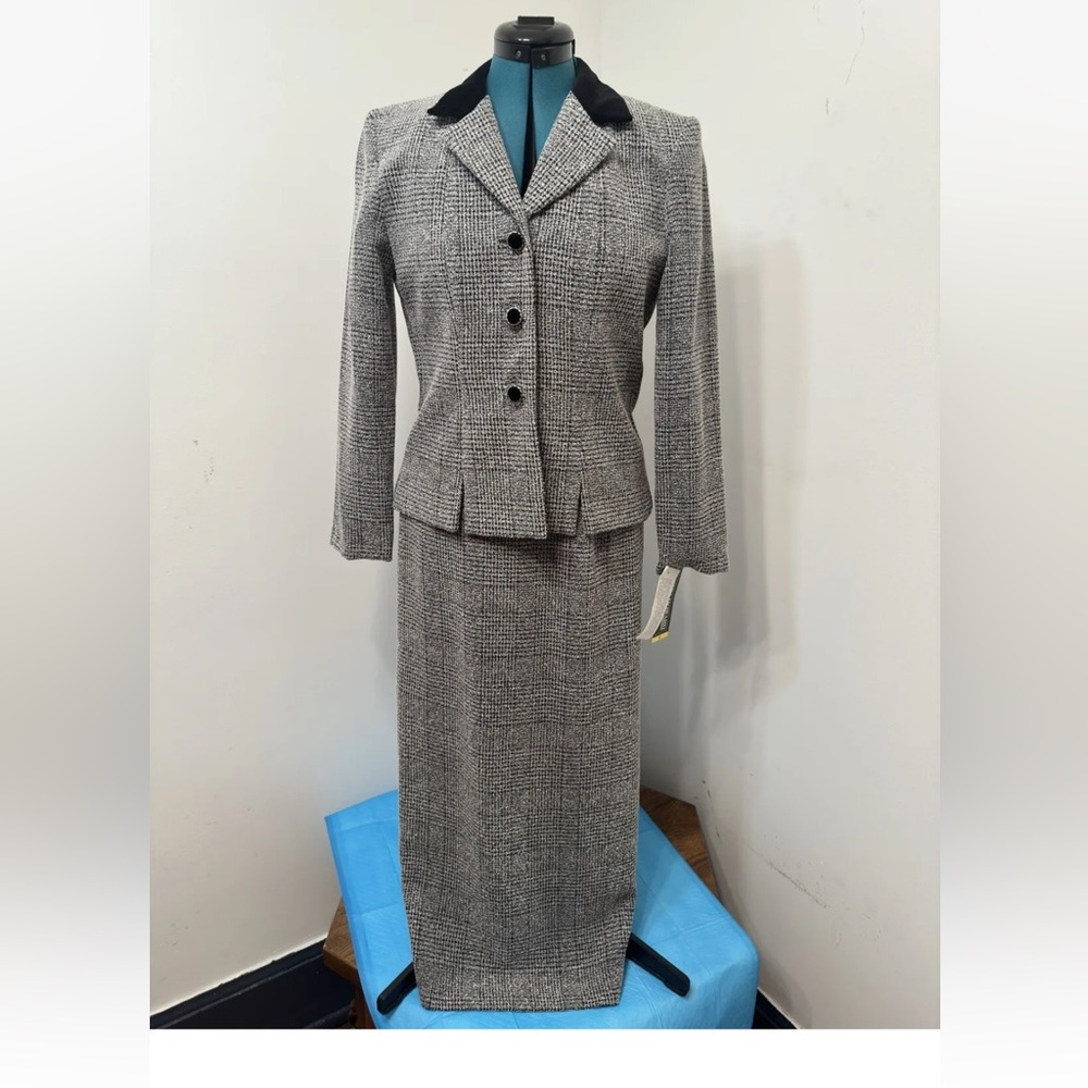 Jessica Howard Petite Black White Tweed Unlined 2 Piece Long Skirt Suit Size 6P.